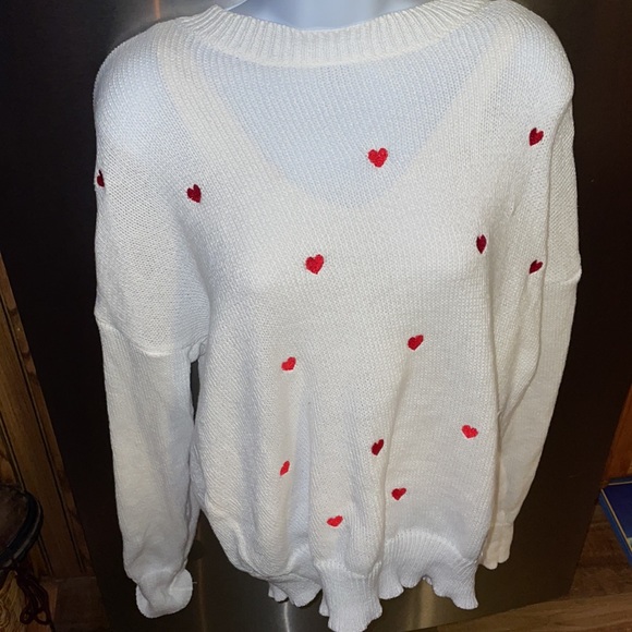 Heart Sweater ❤️ - Picture 10 of 14